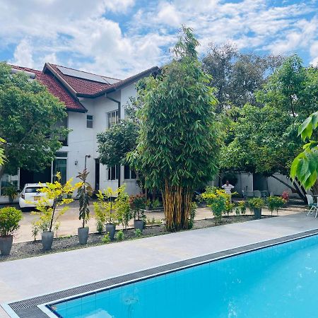 Aradhana Airport Transit Hotel Katunayaka Buitenkant foto