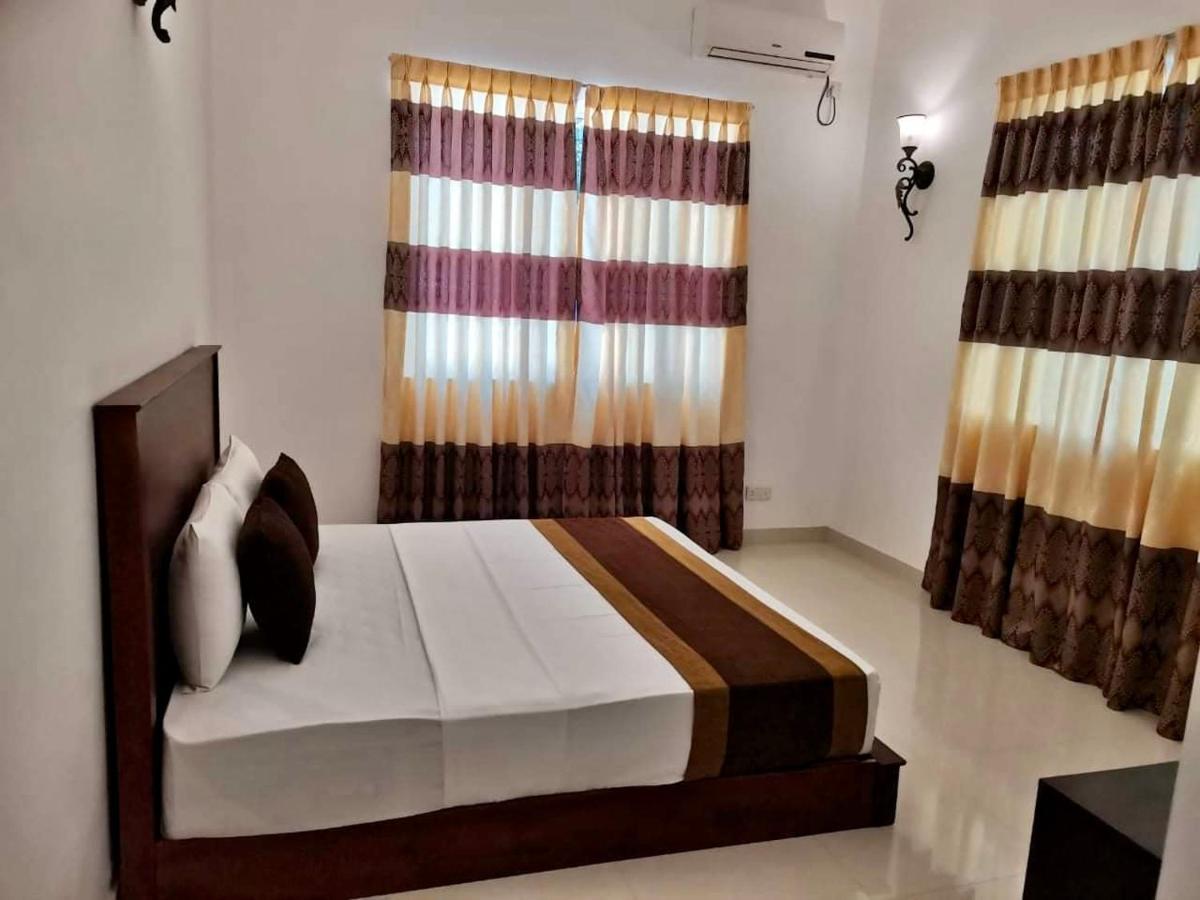 Aradhana Airport Transit Hotel Katunayaka Buitenkant foto
