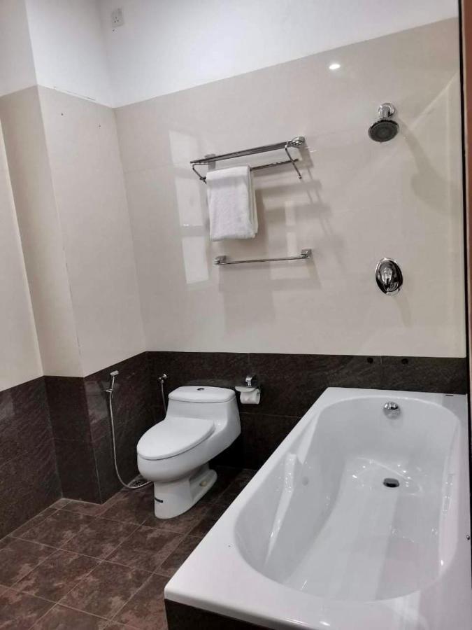 Aradhana Airport Transit Hotel Katunayaka Buitenkant foto