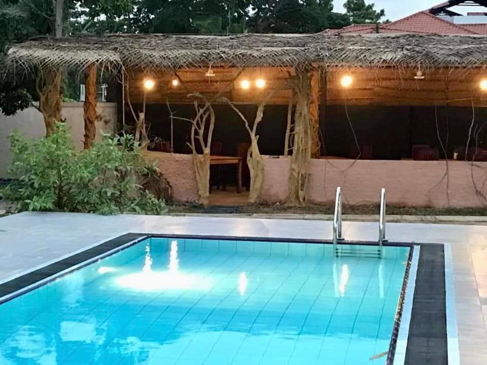 Aradhana Airport Transit Hotel Katunayaka Buitenkant foto