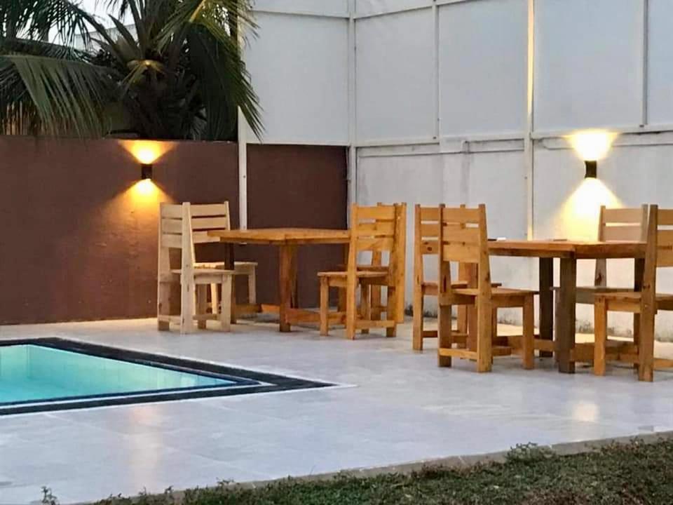 Aradhana Airport Transit Hotel Katunayaka Buitenkant foto