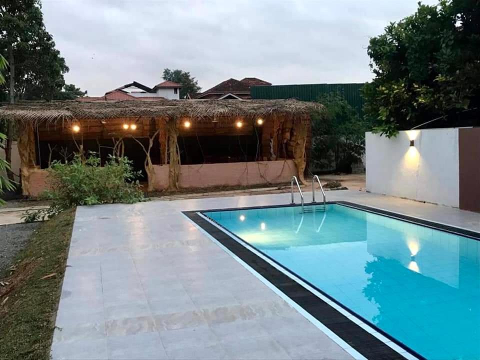 Aradhana Airport Transit Hotel Katunayaka Buitenkant foto
