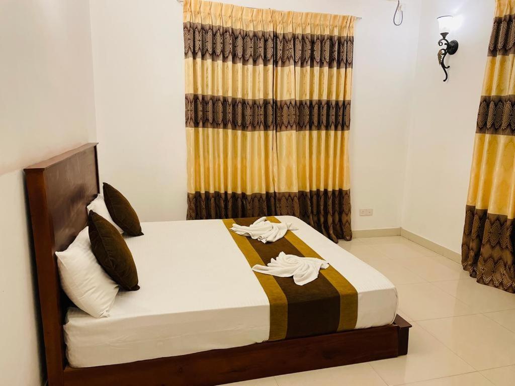 Aradhana Airport Transit Hotel Katunayaka Buitenkant foto