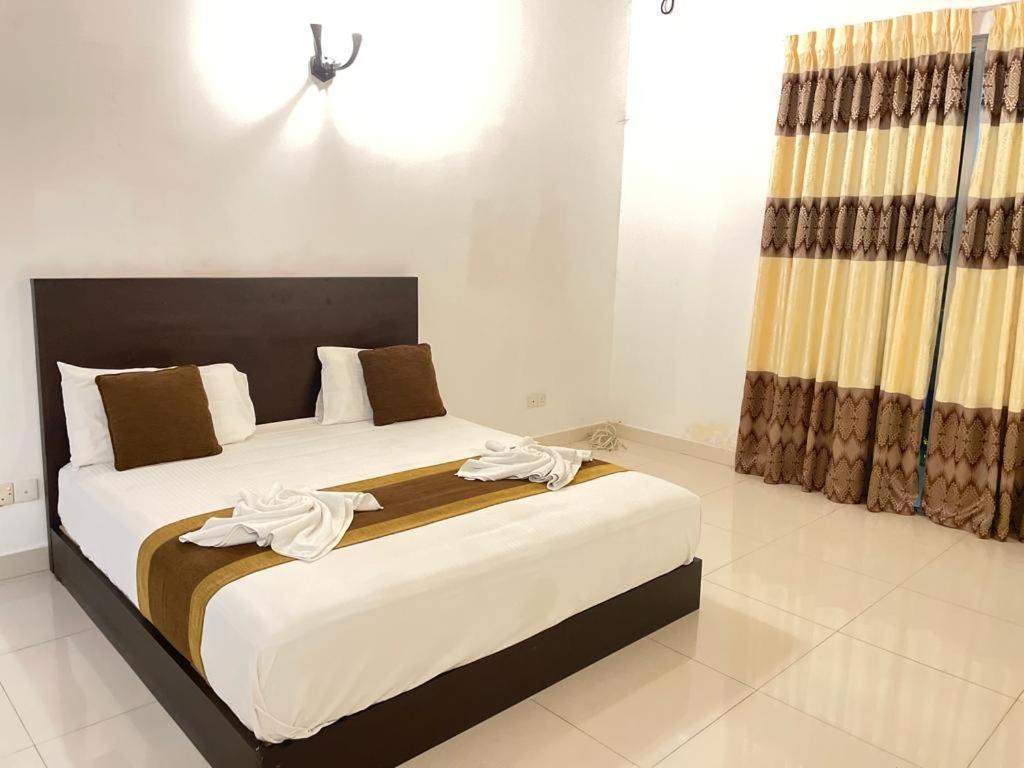 Aradhana Airport Transit Hotel Katunayaka Buitenkant foto