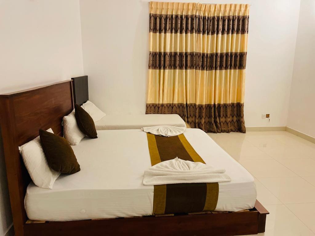 Aradhana Airport Transit Hotel Katunayaka Buitenkant foto