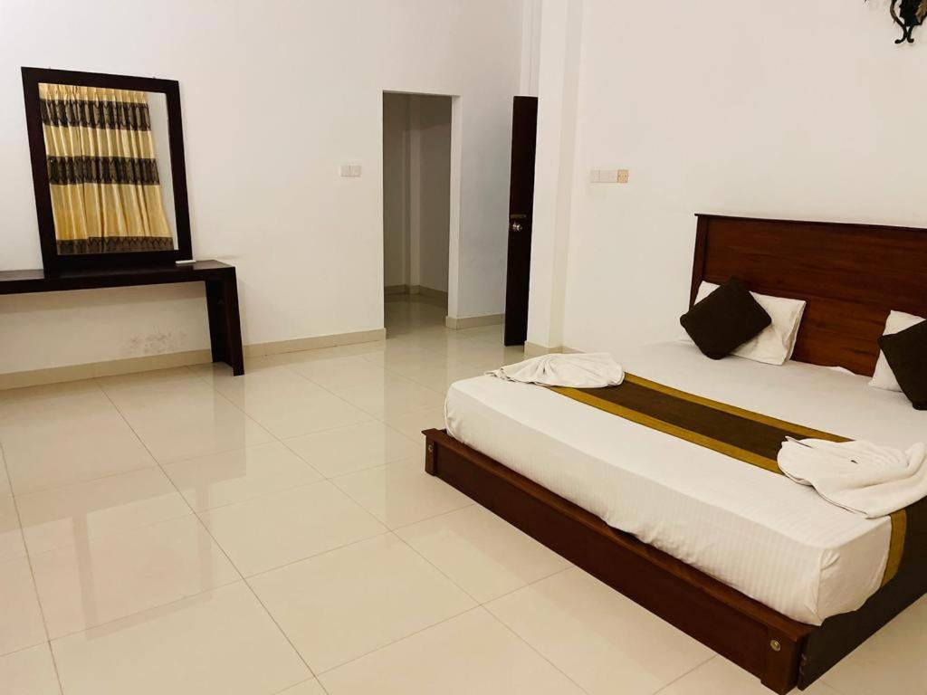 Aradhana Airport Transit Hotel Katunayaka Buitenkant foto