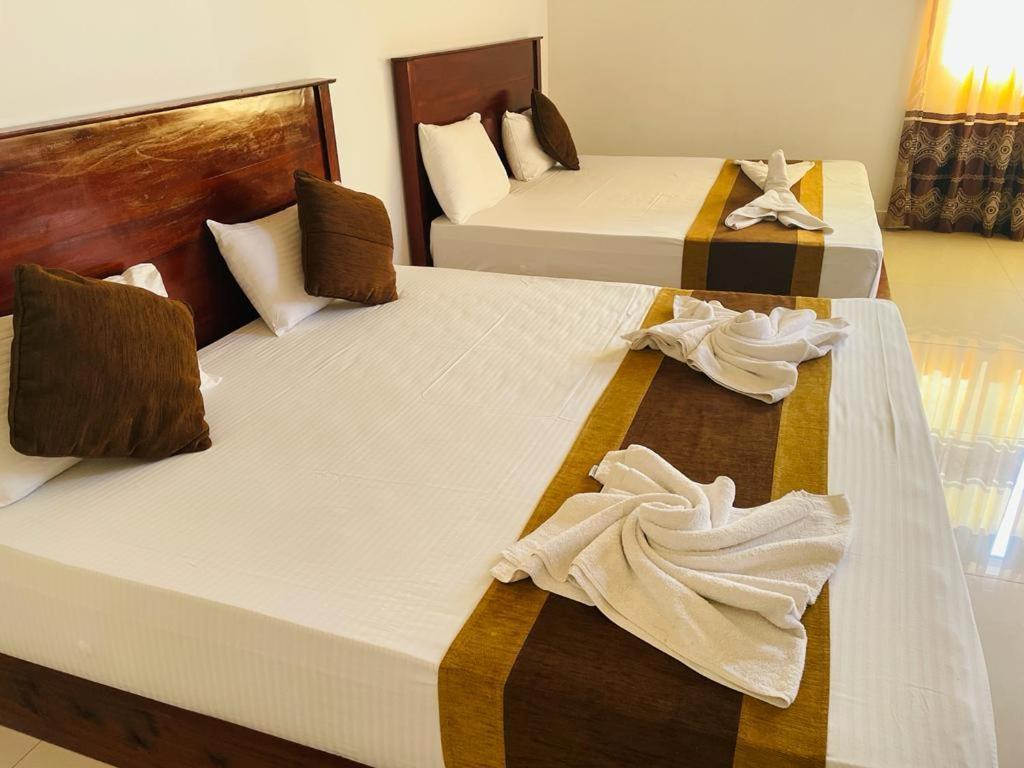 Aradhana Airport Transit Hotel Katunayaka Buitenkant foto