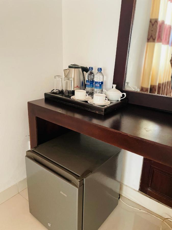 Aradhana Airport Transit Hotel Katunayaka Buitenkant foto